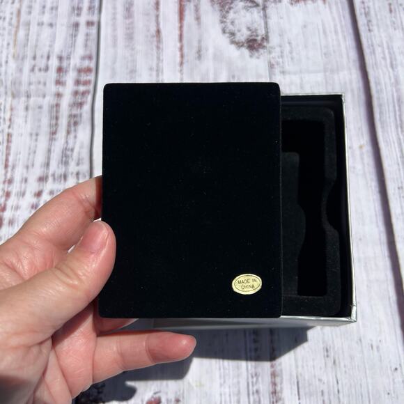 Mini Photo Album Silver Toned with Gold Toned Bows 2"x3" New - Picture 4 of 5